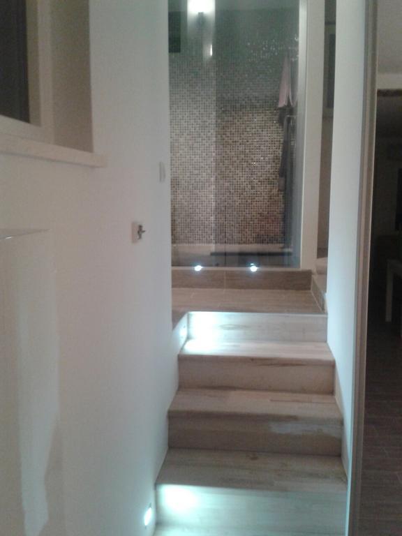 Apartment Outlet Split Room photo