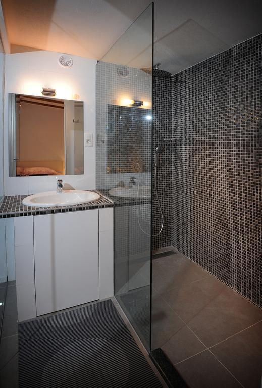 Apartment Outlet Split Room photo