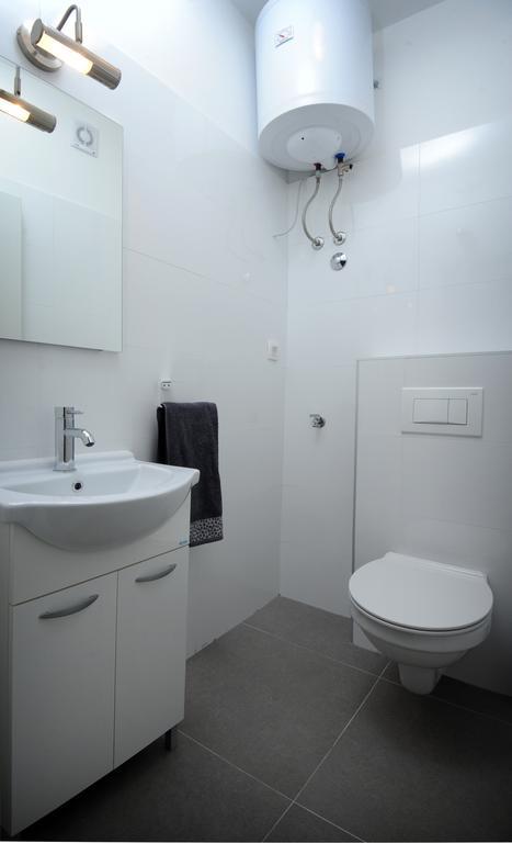 Apartment Outlet Split Room photo
